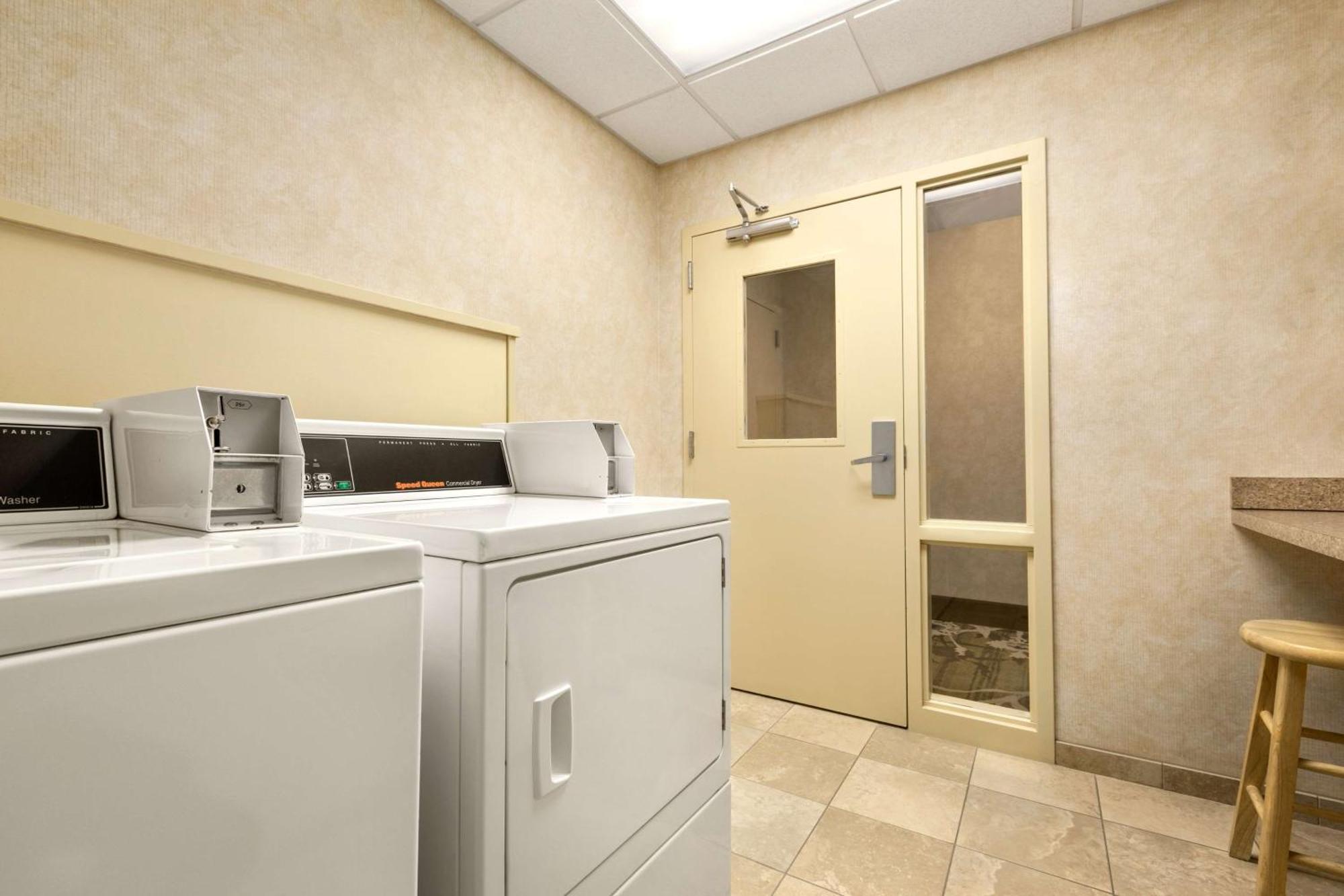 Hampton Inn Довер Екстер'єр фото
